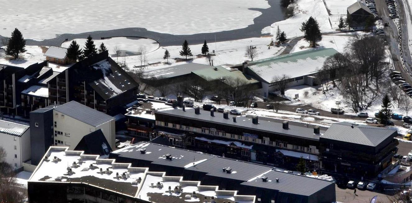 Yat Il De La Neige A Super Besse Super Besse - Centre de la station de ski en hiver - Phototheque de