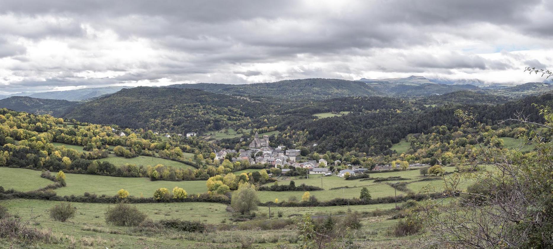 Saint Nectaire - Le Village dans la campagne d'Auvergne