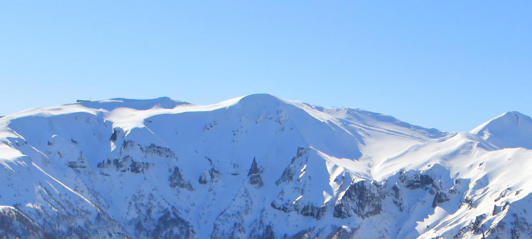 Super besse - Les sommets de la Vallee de Chadefour sous la neige