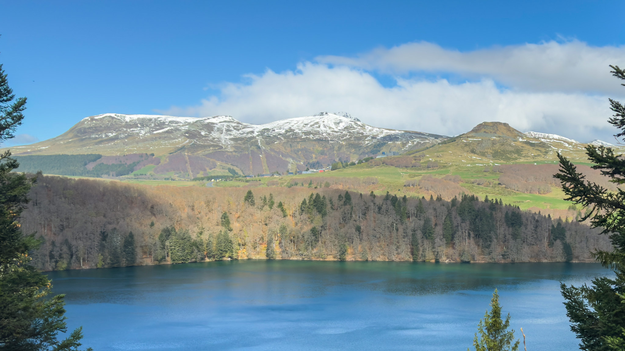 Du Lac Pavin au Puy de la Perdrix