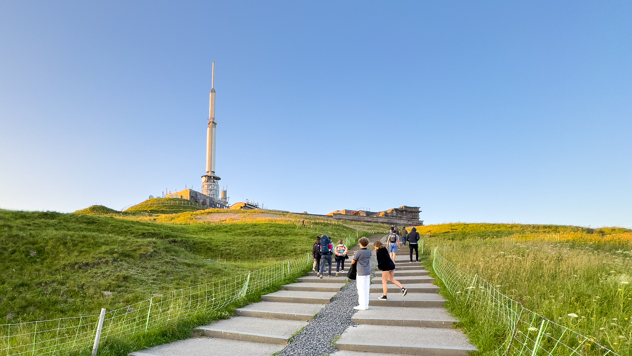 Nocturnes du Puy de Dôme, L'antenne Tdf au soleil Couchant