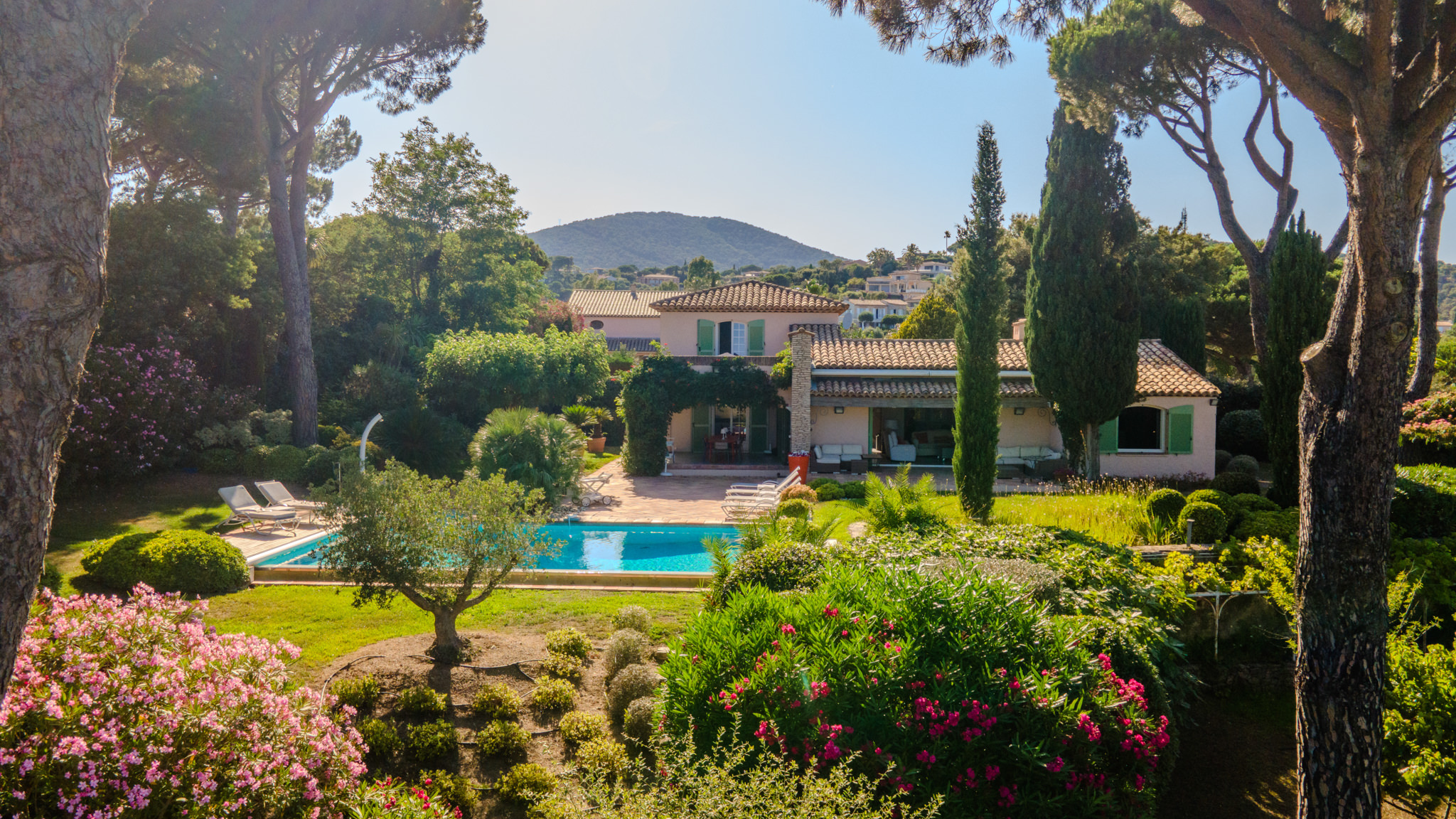 Villa de Prestige avec piscine et vue mer à Saint Maxime 