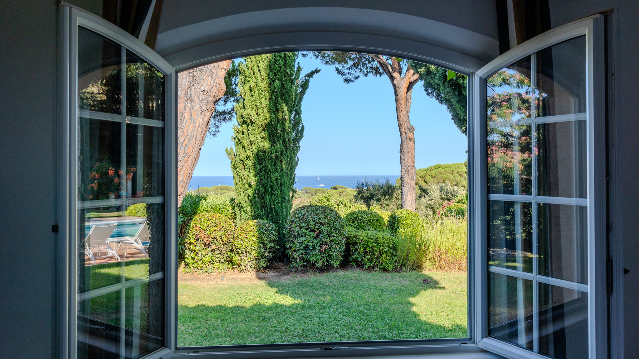 Villa La Marchellerie, la suite parentale et vue mer Golfe de Saint Tropez