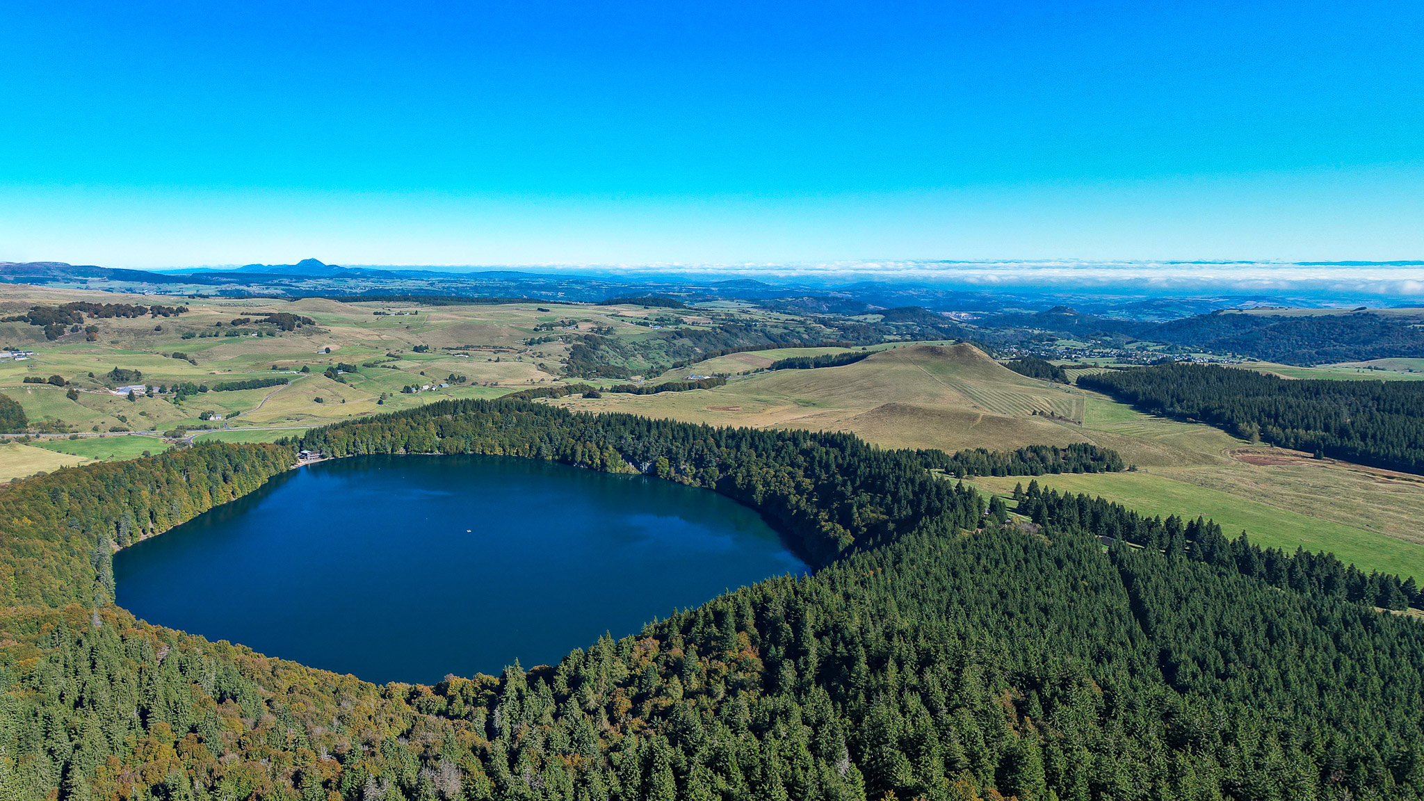 Besse et Saint Anastaise et le Lac Pavin