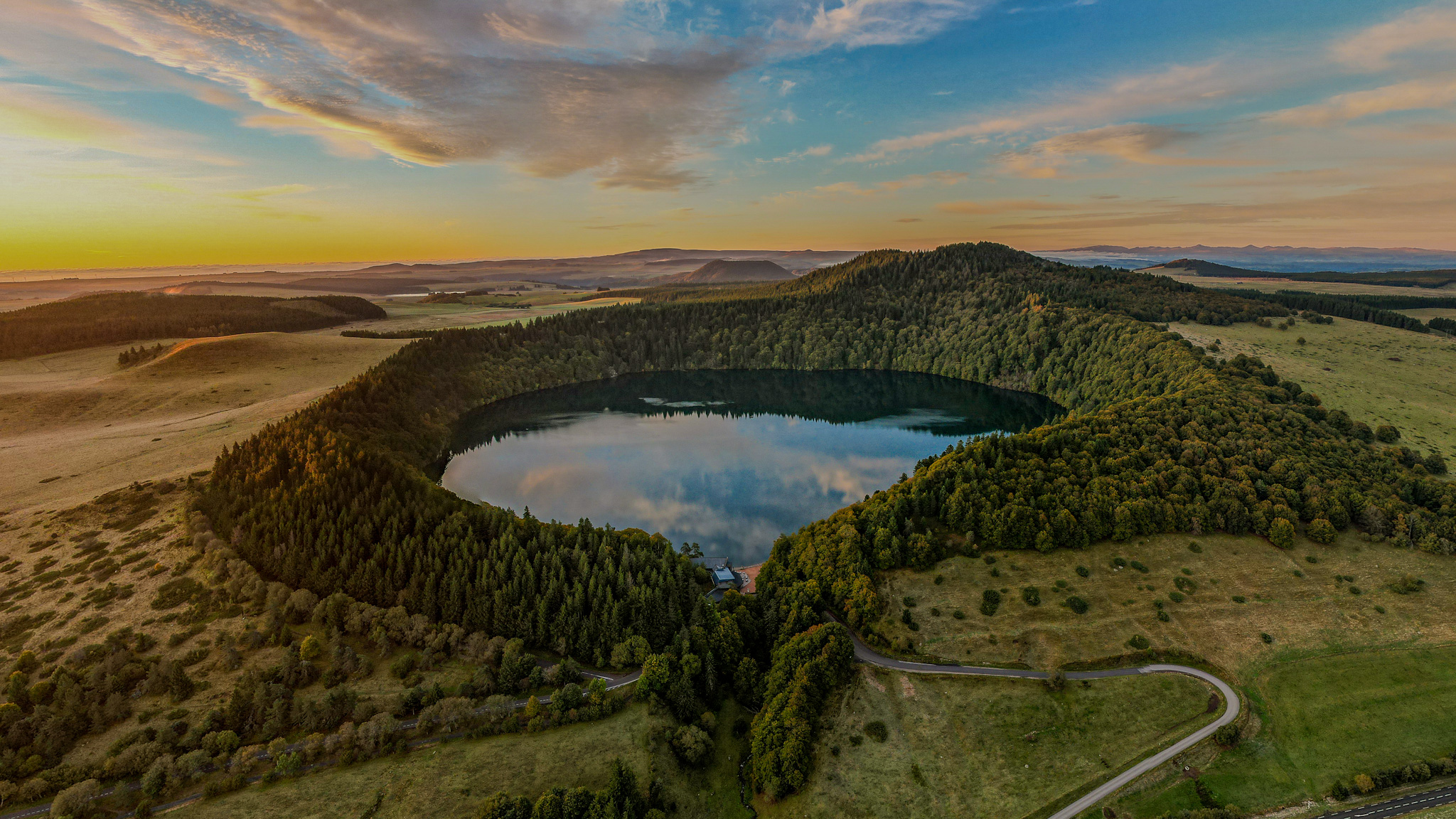 Le Majestueux Lac Pavin au coeur du Sancy