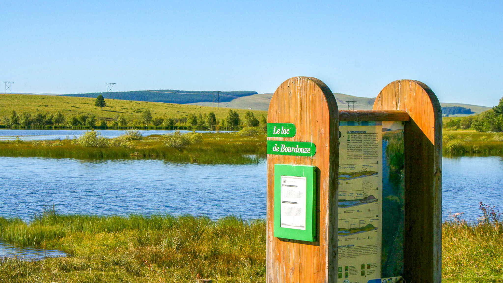 Le Lac de Bourdouze a Besse et Saint Anastaise