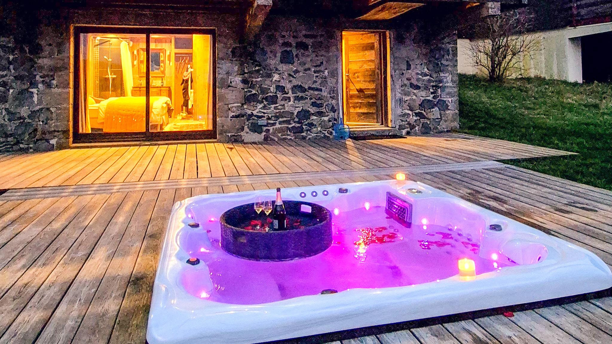 Love Room à Super Besse, Suite la Cascade et l'accès direct au Spa