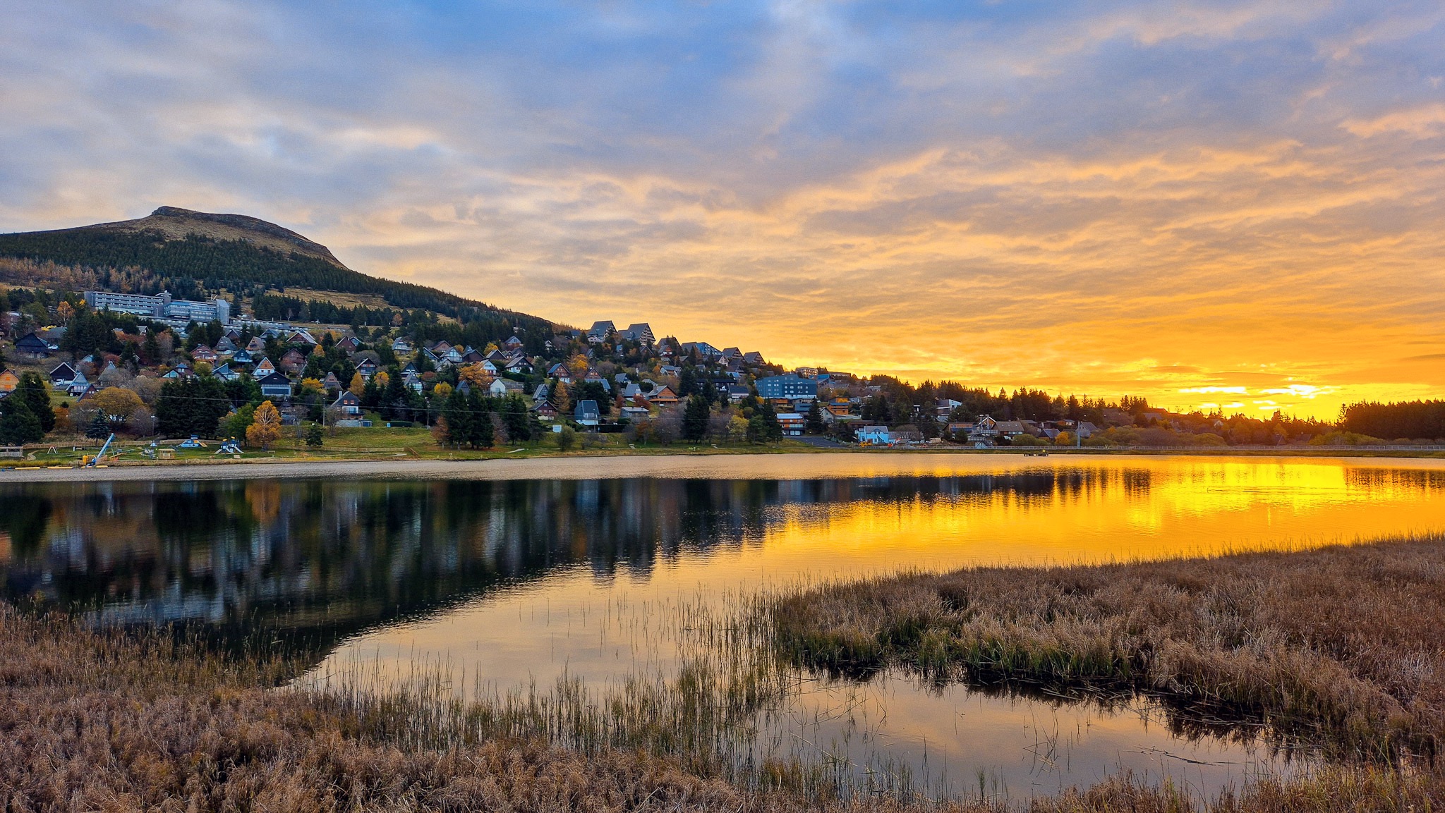 Balade romantique autour du Lac des Hermines à Super Besse