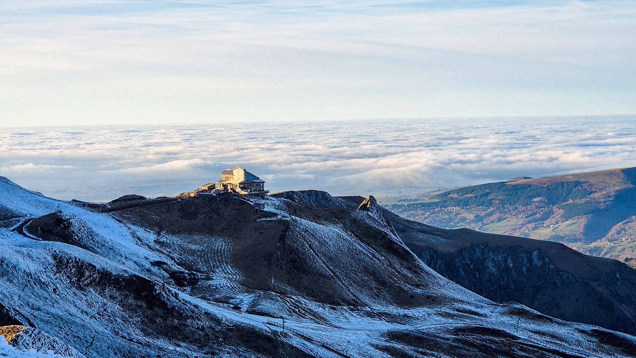 Massif du Sancy, Mer de nuages sur le Massif du Sancy en  Auvergne