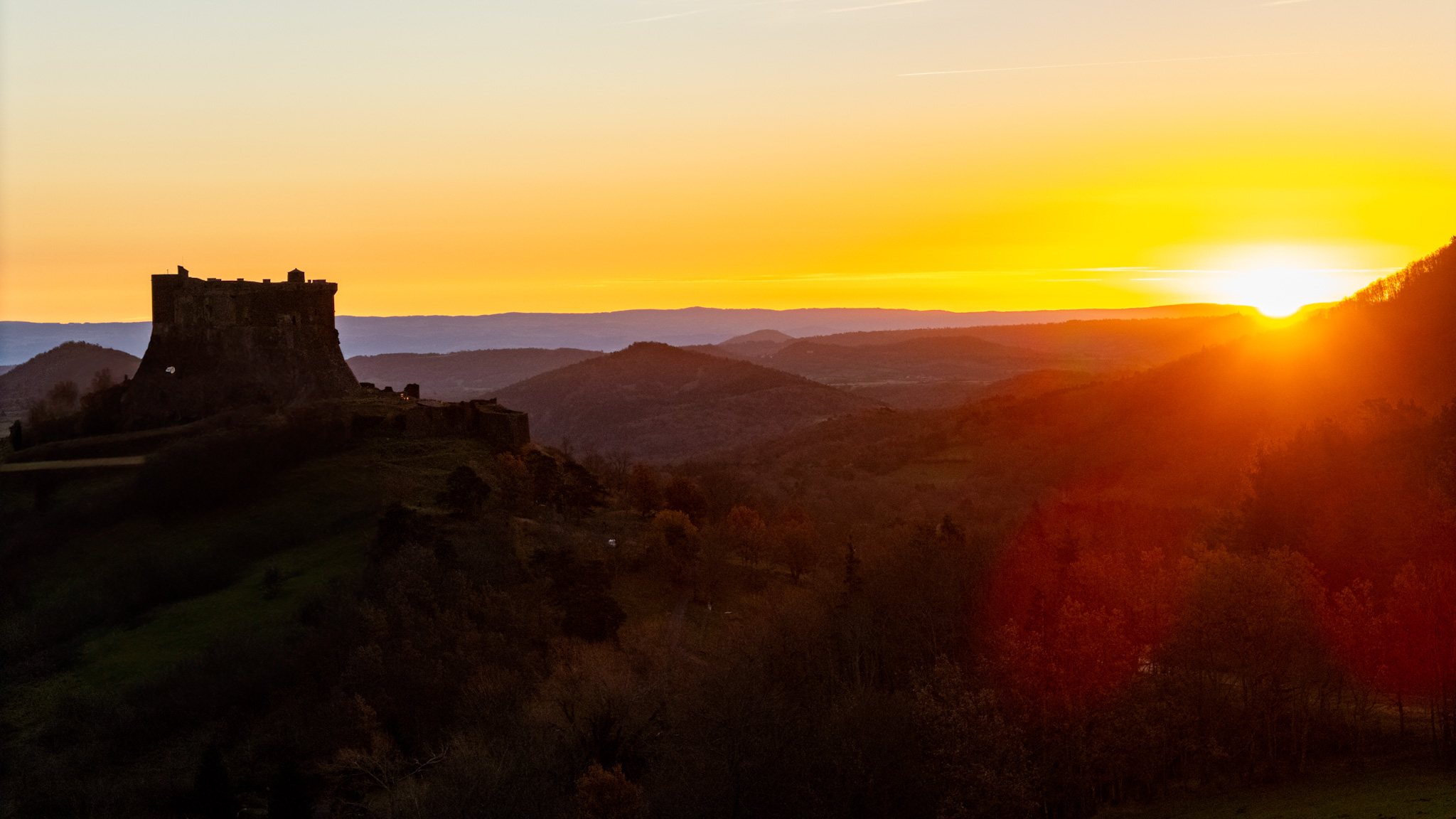 Chateau de Murol : Lever de soleil