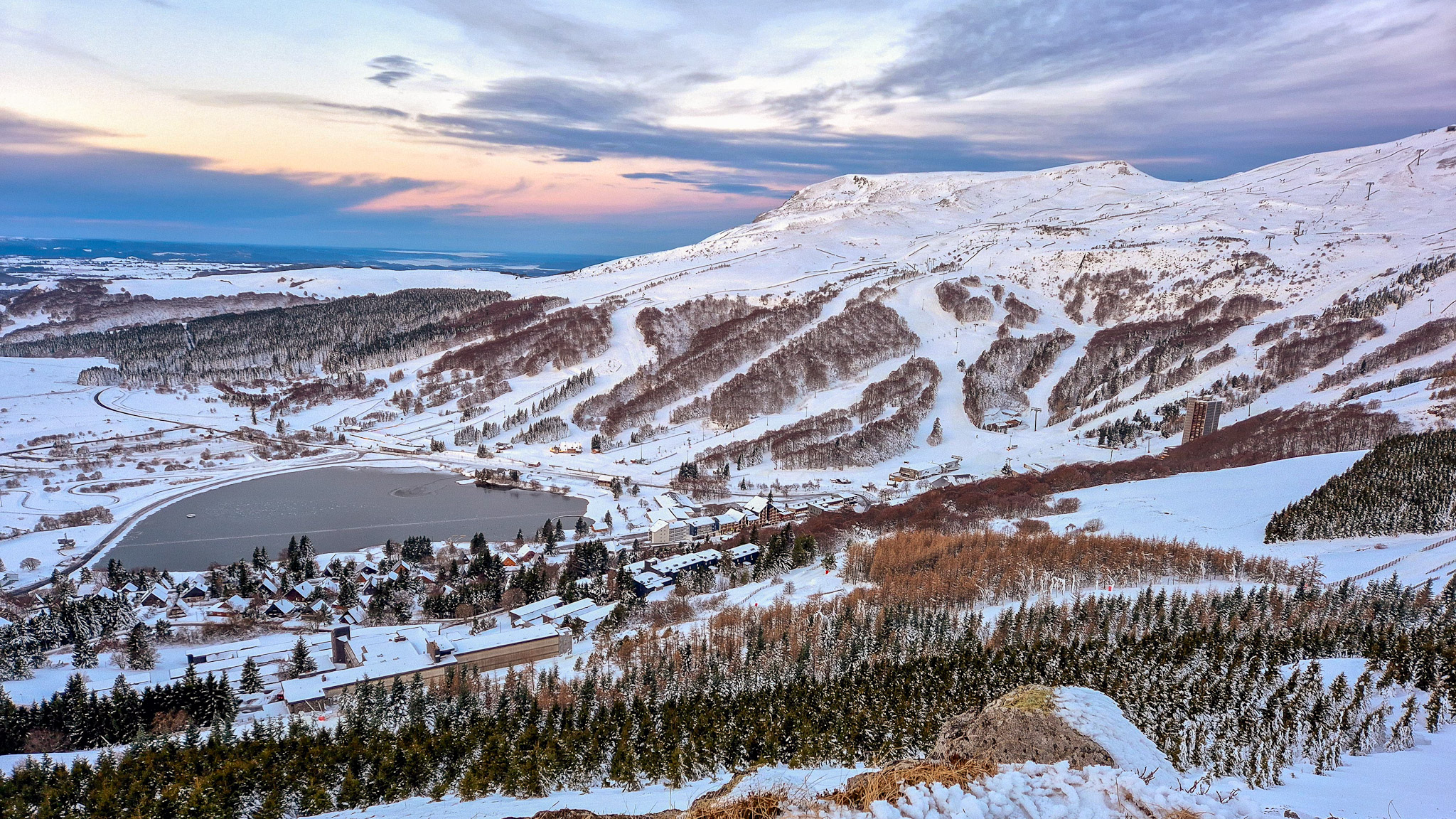 Puy de Chambourguet à Noël, vue Super Besse