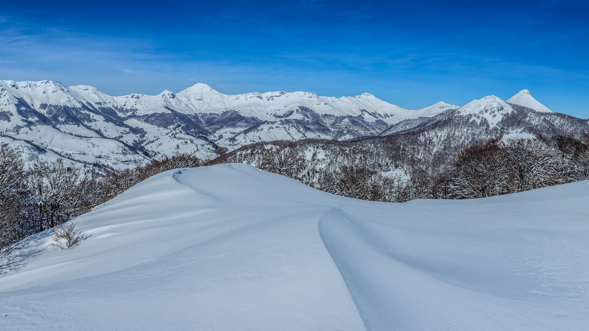 Chaîne du Puy Mary sous la neige